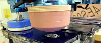 Pad printing machine with silicone pad transferring ink